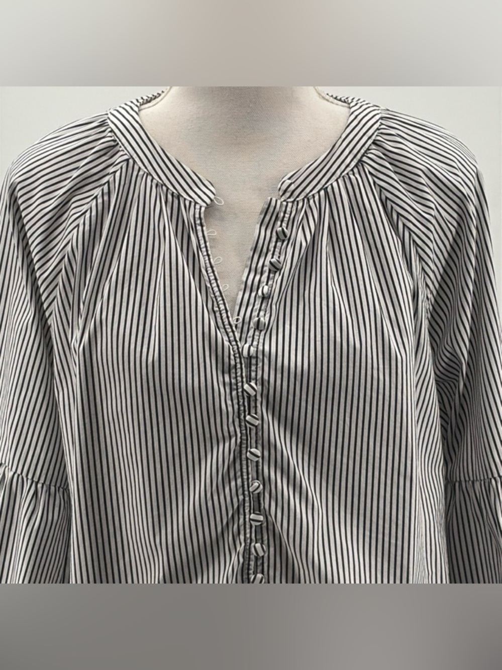 Evereve Sophia Lantern Sleeve Button-Front Women’s Blouse - Picture 3 of 9
